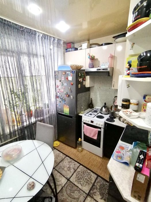 3 комнатная, Сандригайло 72, Поликлиника