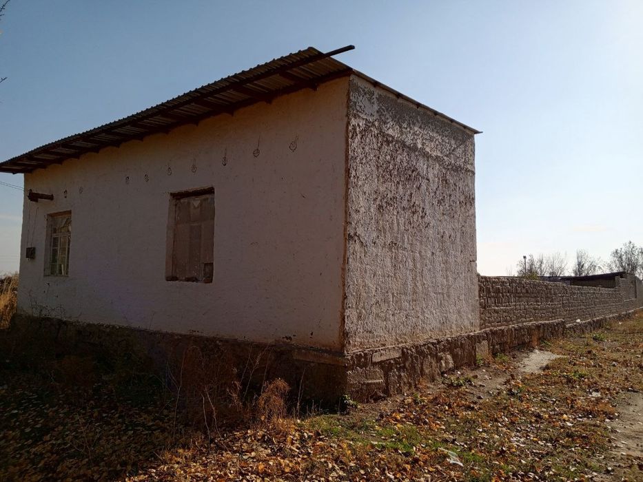 Uy sotiladi.Srochno!