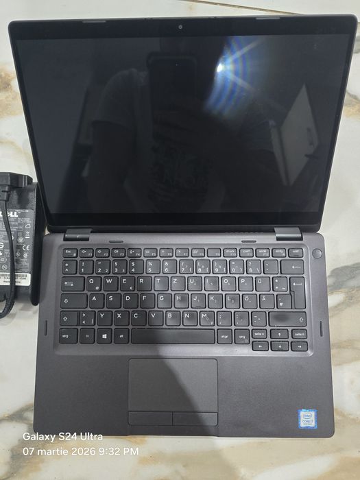 Dell Latitude 5300 2-în-1 | i7-8665U | 16GB RAM | 512GB SSD | Touchscr