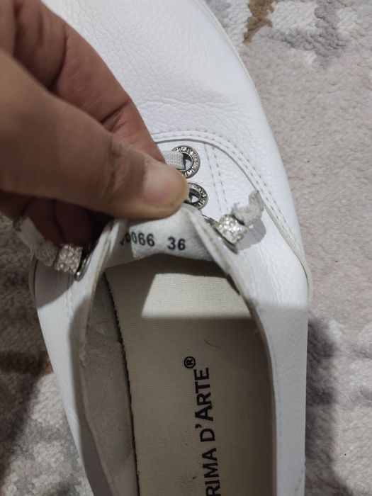 Кеды, платье и шляпа