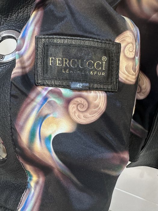 Продам куртку крупнозернистая натуральная кожа. Турция