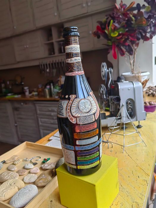 Бутилка Рисувано стъкло с Български мотиви за подарък