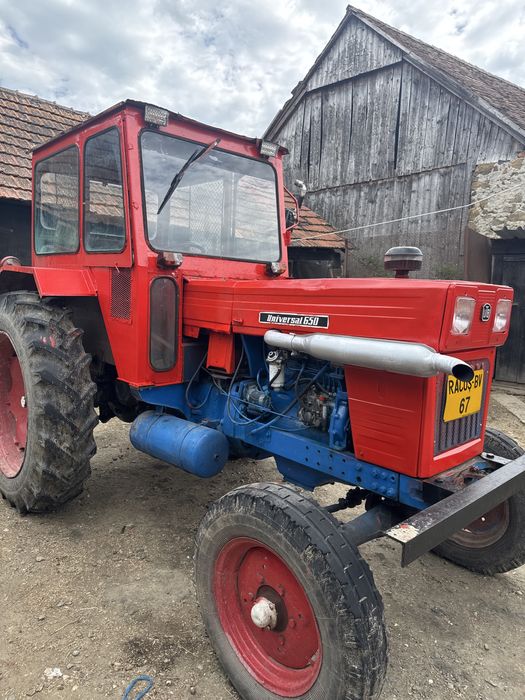 Tractor universal 650