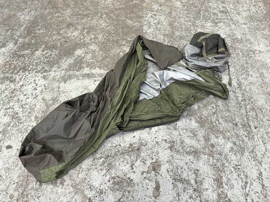 Bivuac militar, husa impermeabila de protectie pentru sac de dormit