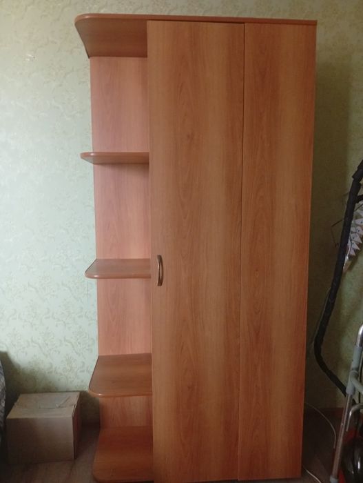 СРОЧНО! Продам шкафы и тумбочку