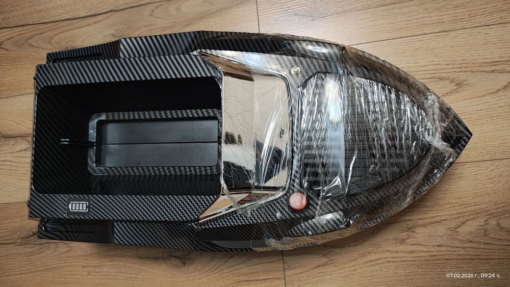 Продавам лодка за захранка Flytec V080 със сонар, GPS система