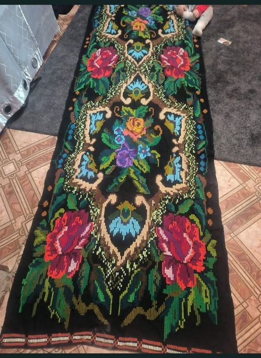 Carpetă veche țesută manual