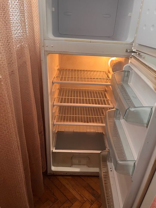 Голям хладилник/ използван