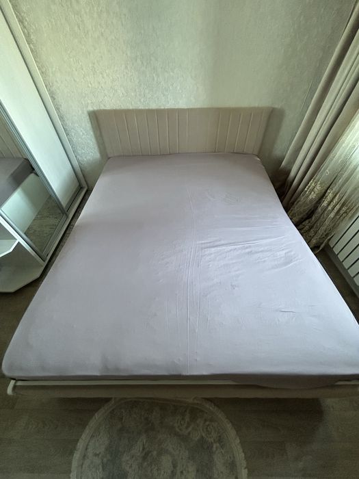 Продам двухспальную кровать