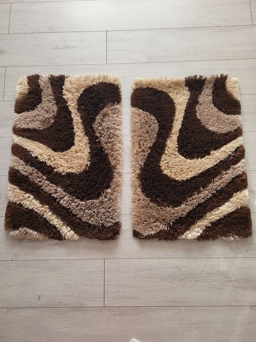 Vând set 2 covorașe 50x80 cm