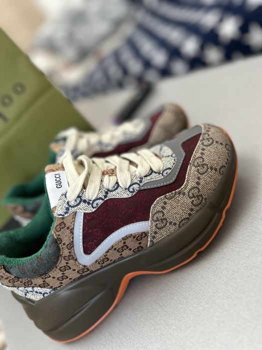 Adidasi Gucci 350 Lei Am nevoie de urgent bani