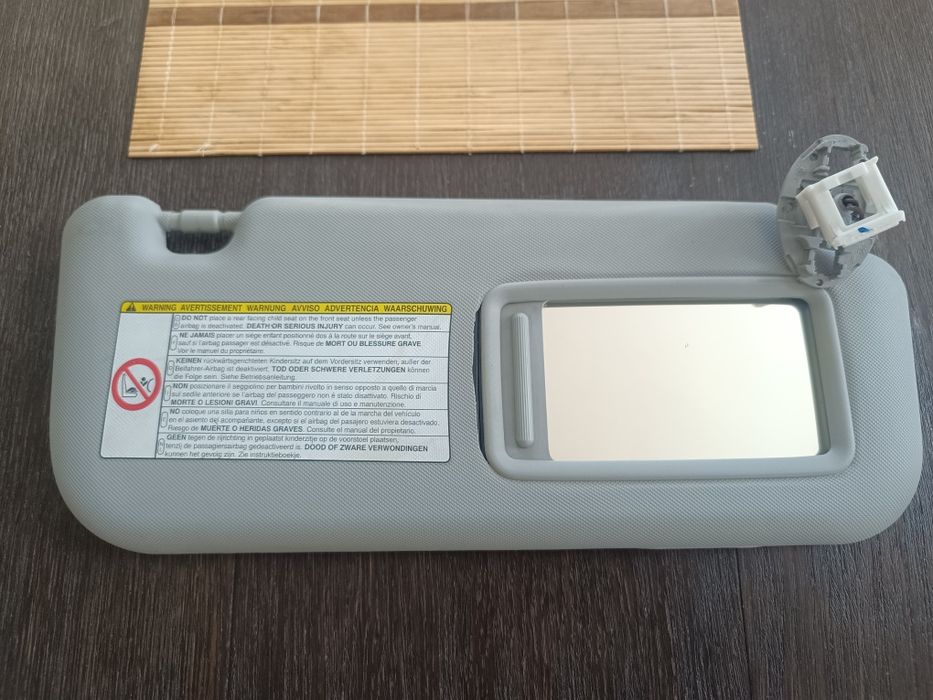 Сенник за  Toyota Auris 2007-2012 г.