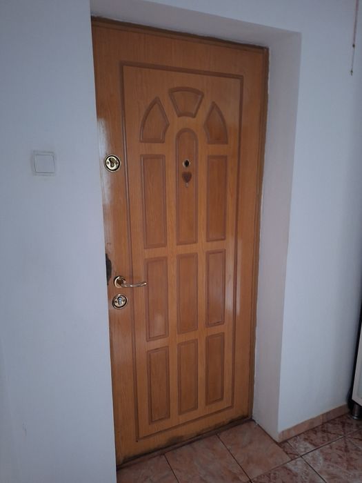 Vând usa apartament + termopan noua