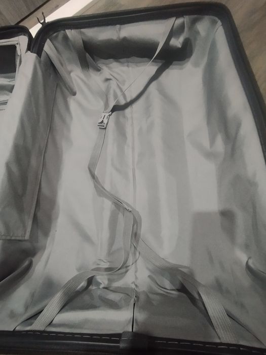 Продам большой чемодан