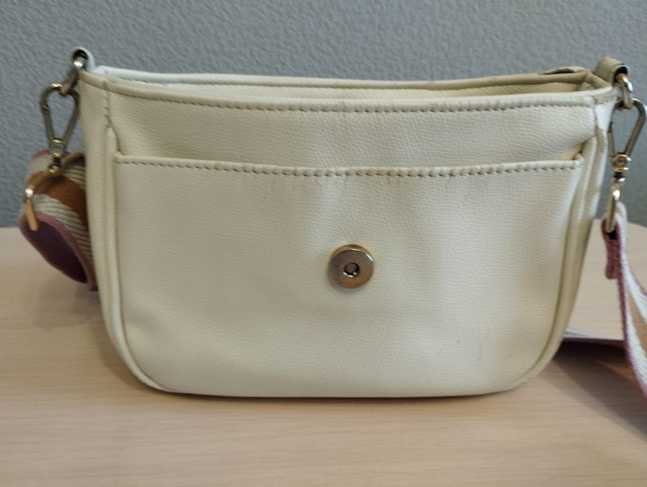 Отдам сумочку фирмы CARPISA