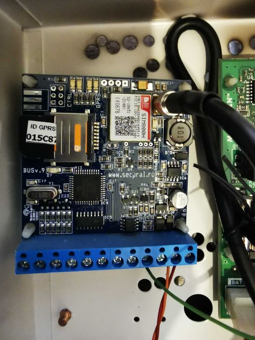 Kit sistem alarma profesionala Paradox K32LCD+ GSM senzori DCT2 PMD2P