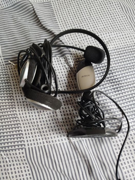 Продавам камера и слушалки за компютър