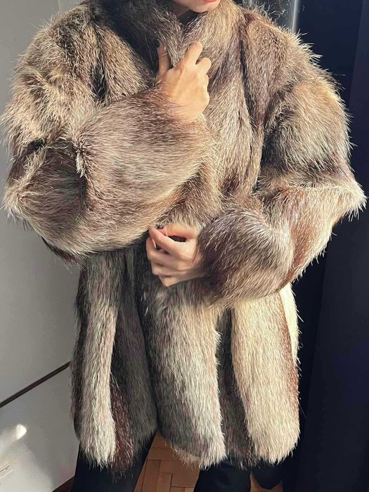 Палто енот изключително.