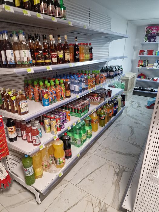 Vind rafturi metalice pentru magazin