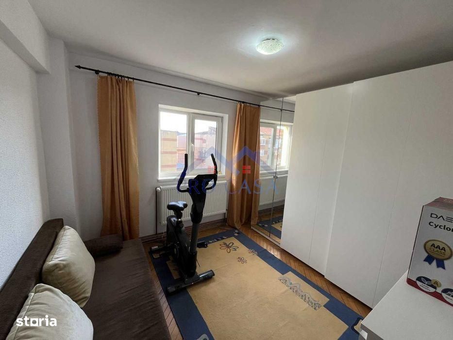 Apartament cu 3 Camere, decomandat, Cetate, Mercur, 2 bai,boxa