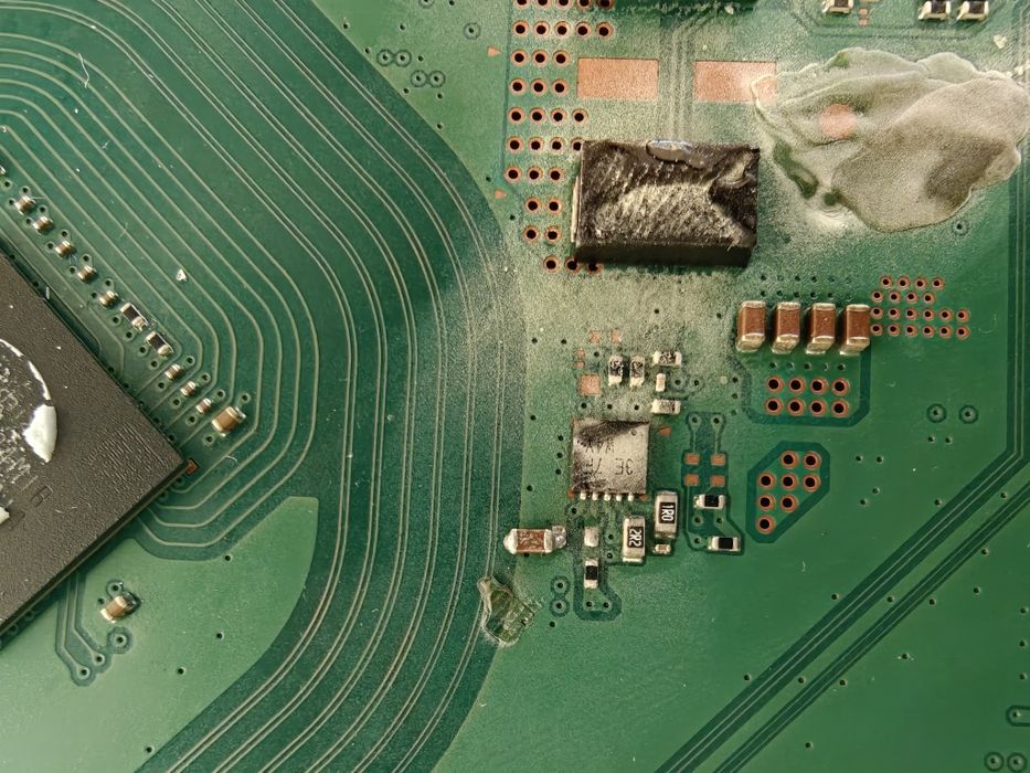 Detector scurt circuit de pe placi de baza cu rasina