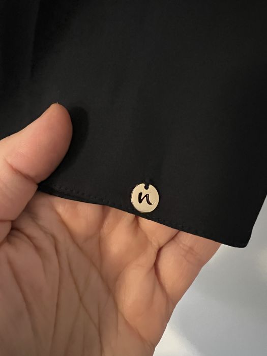 Rochie neagră de la Nissa