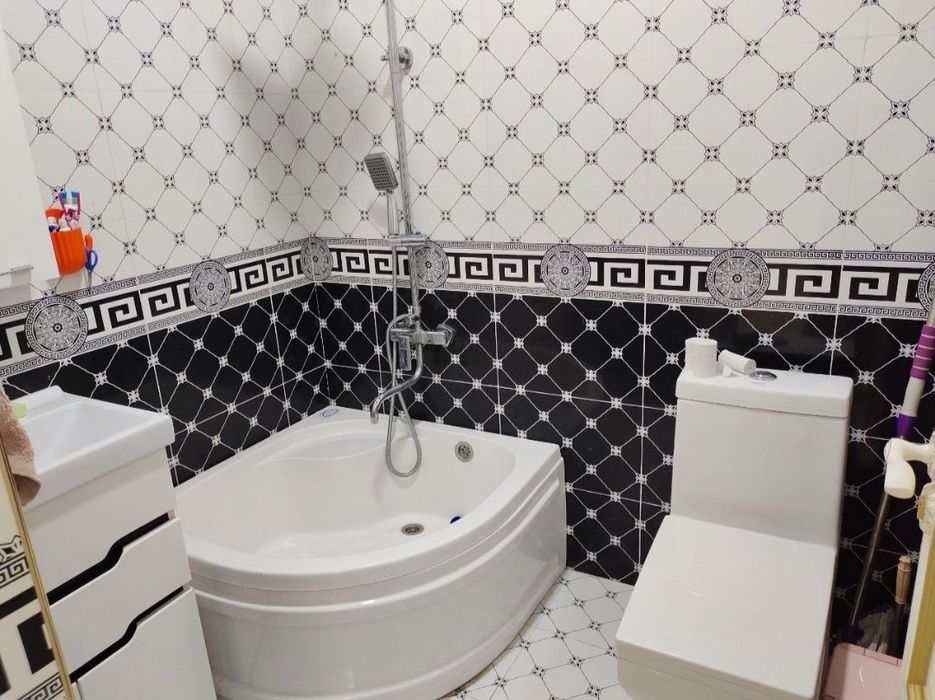 Arenda Toshkent tumani Zamona restoran hovli ijaraga 3 sanuzel 3 urvin