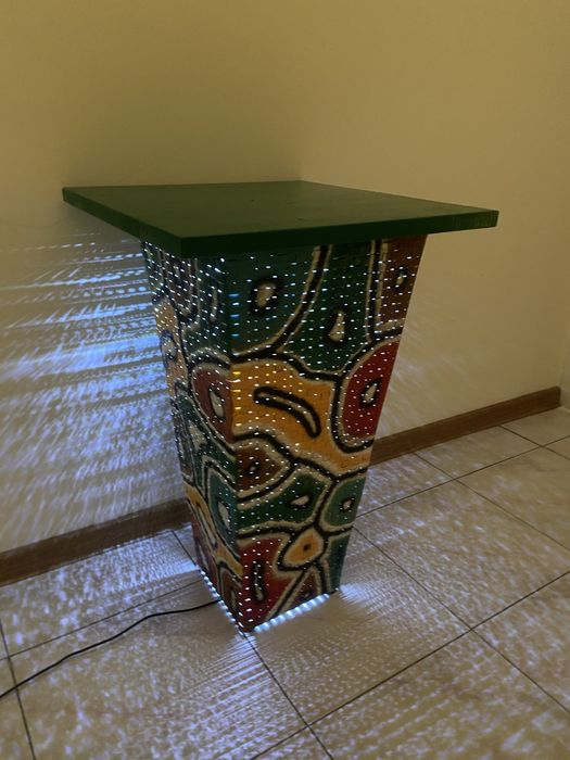Măsuță de cafea handmade cu iluminare LED – unicat