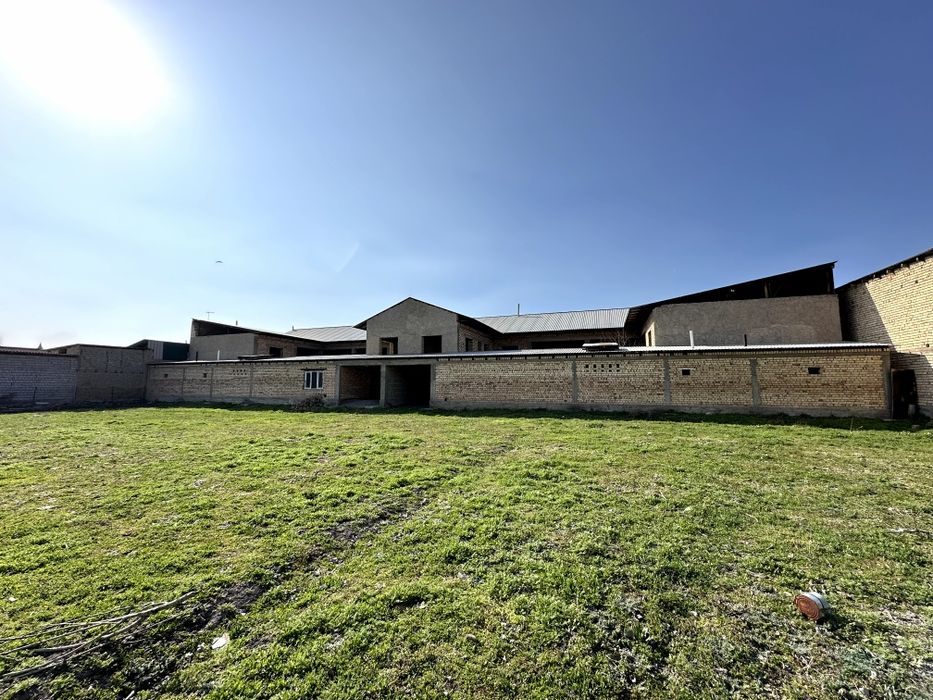 Уй (ховли, участка) сотилади 10 соток 12 та хона, каробка холатида