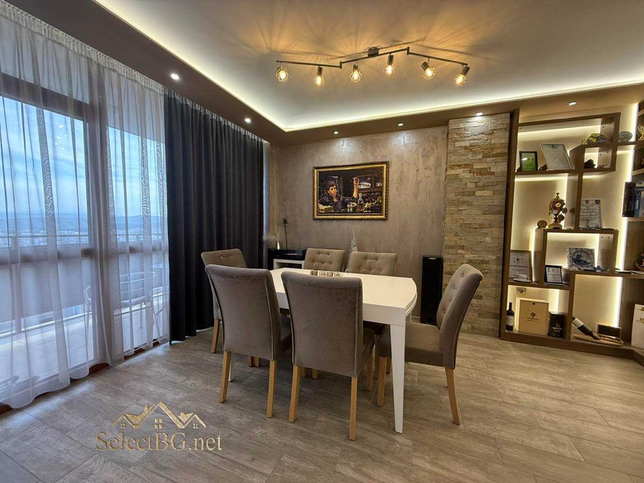 Продава се Четиристаен апартамент в Велико Търново, Акация - 160 кв.м за 1675 €/кв.м - Снимка #1