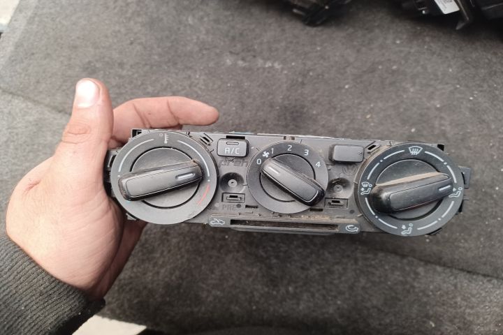 Comanda AC 1S0820045R 1S0820045R Volkswagen VW Up prima generatie