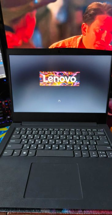 Ноутбук Lenovo. Не игровой.