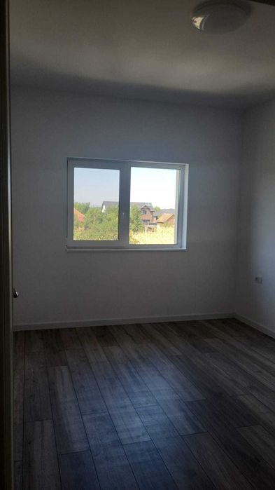 Inchiriez apartament intr-un Duplex, suprafata de 125 mp, 3 dormitoare, 2 bai, living, bucatarie, dressing, camera tehnica, zona Mosnita Veche,