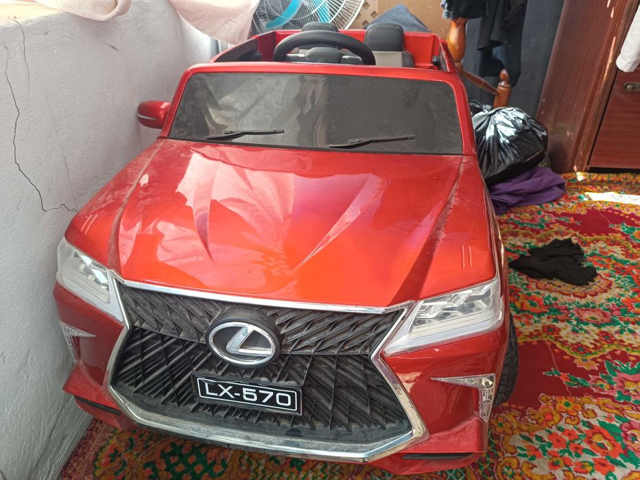 Lexus detskiy mashina