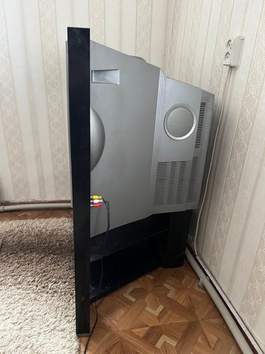 Телевизор со своей тумбой