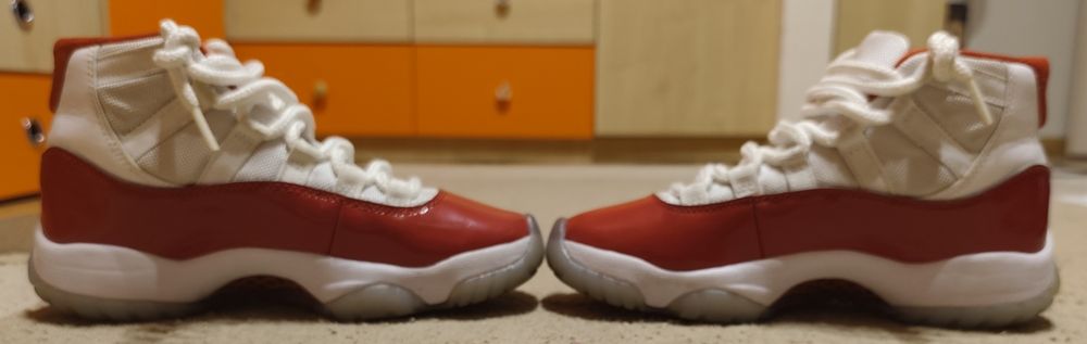 Vând Jordan 11 Retro Cherry, mărimea 35.5, 100% originali