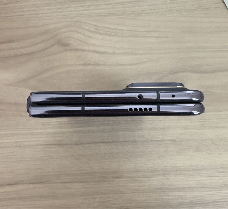 Продается Honor Magic V2