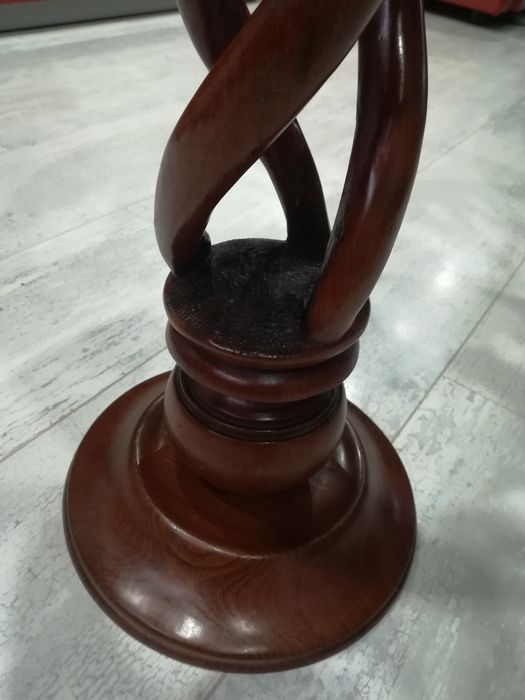 Маса - дърворезба