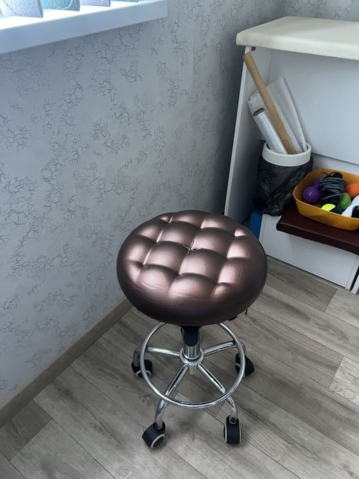 Стулья мягкие на колесиках