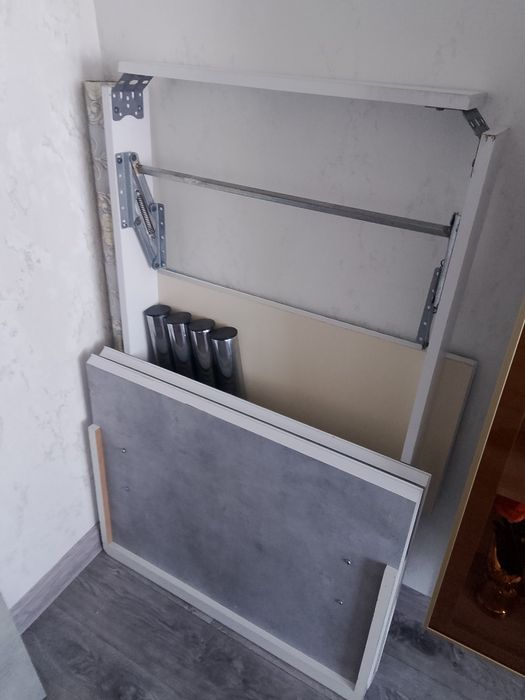 Продаю стол VERSACE 40тысячи.