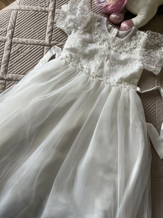 Продам белые платья