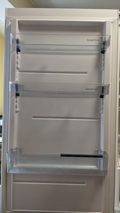 Продавам хладилник с фризер Gorenje