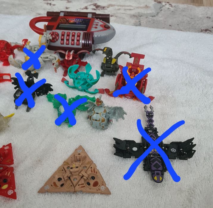 Бакуган играчки и карти