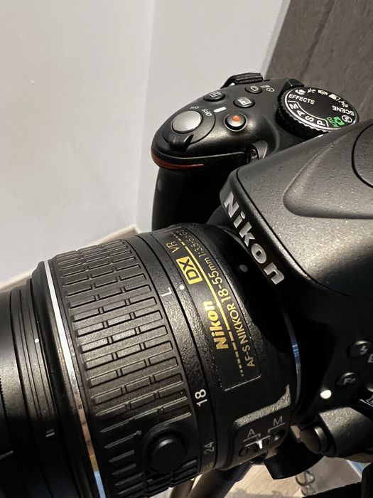 Nikon D5200 – sub 20.000 cadre + kit complet + geantă cadou