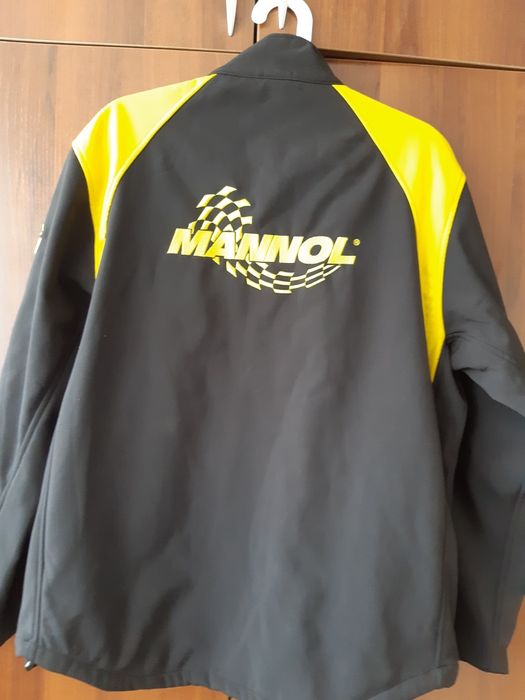 Продам рюкзаки,куртки,бейсболки