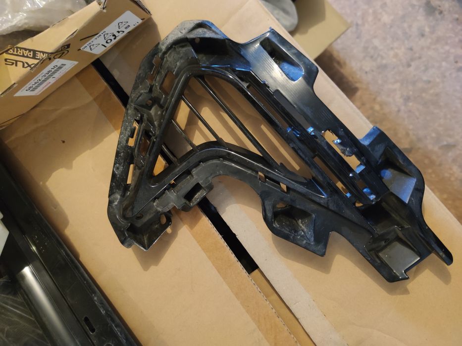 Левая накладка противотуманной фары на Хендай Соната 2023 г.