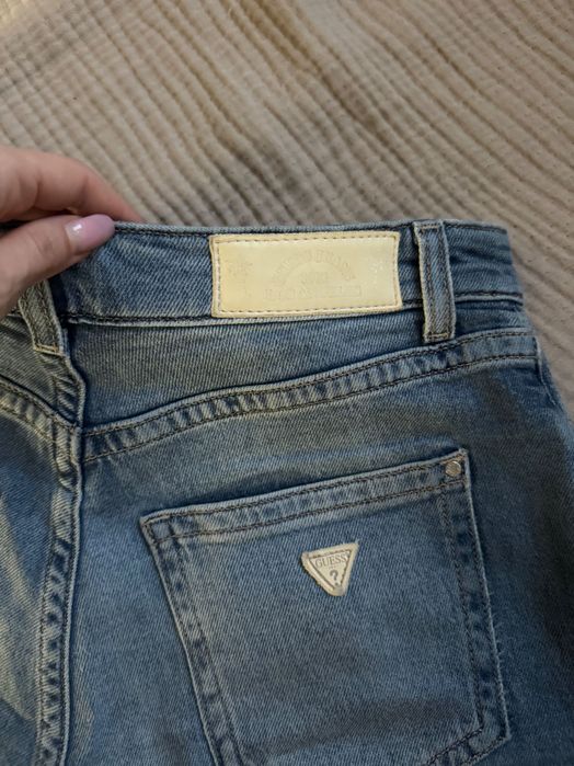 Оригинални дамски дънкови къси панталони Guess, размер UK 27 / EUR 40 (M)