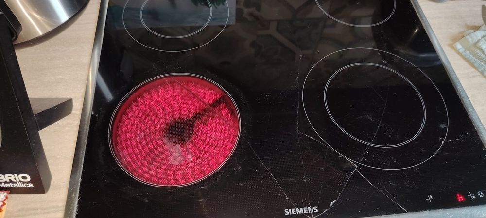 Фурна за вграждане с комплект котлони