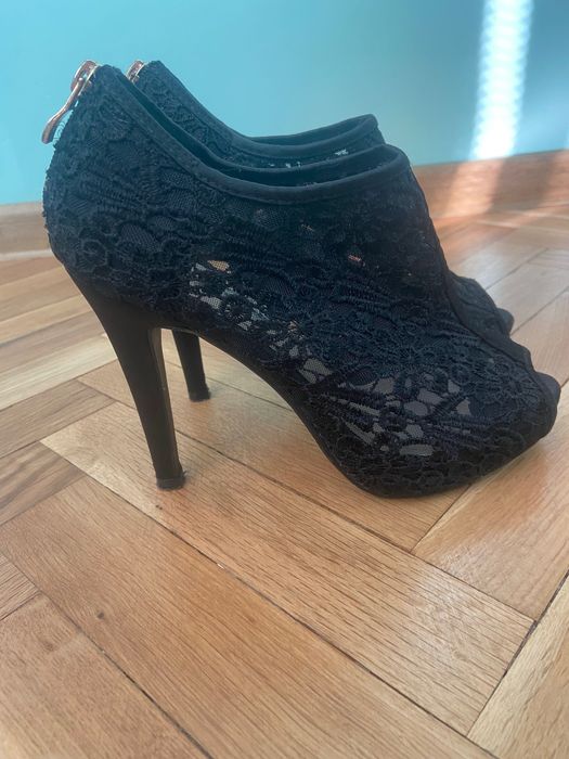 Черни обувки на ток