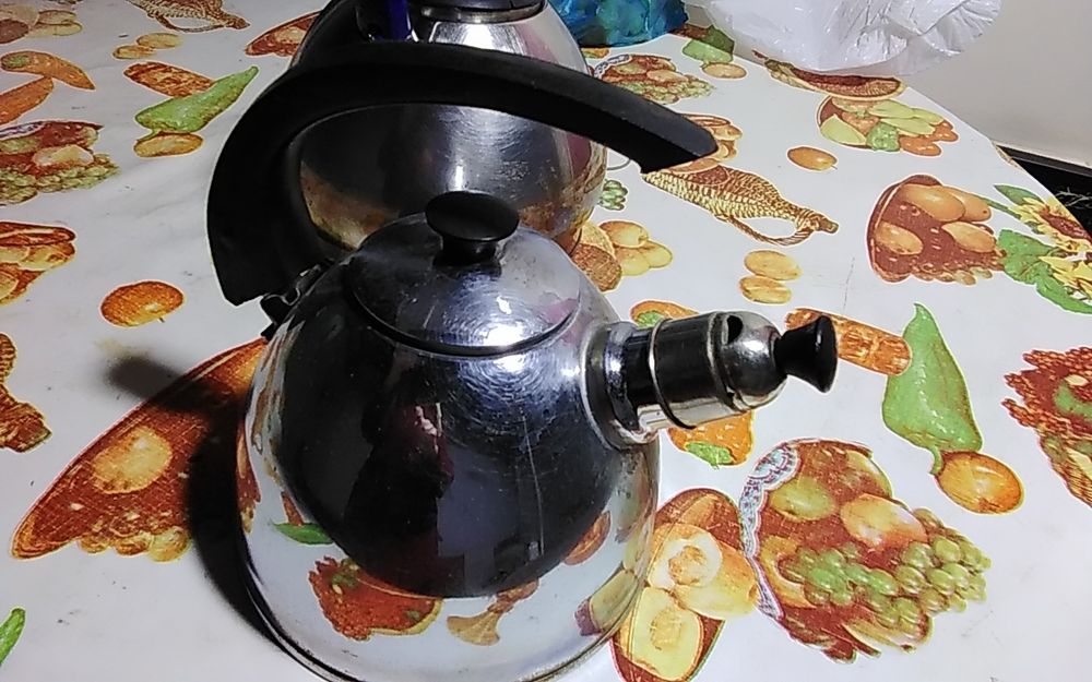 Чайники  2 шт. Нержавейка .